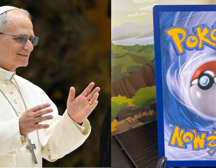 Papa firma una carta de Pokémon